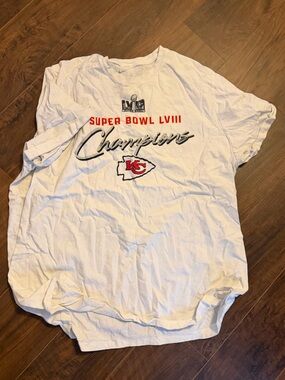 Nike White Graphic Crewneck Tee